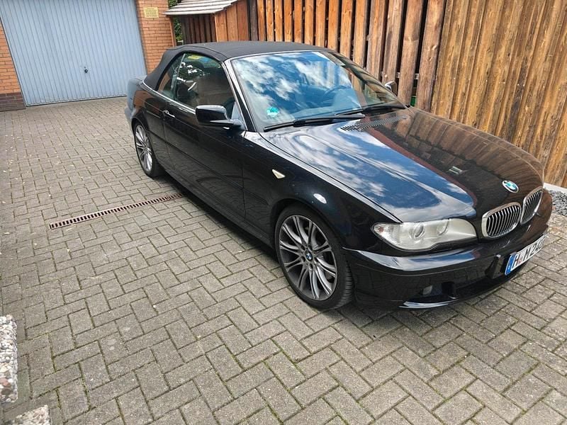 Schwarz Gebraucht 2004 BMW 330 Cabriolet Cabrio | 8.450 € (Guter Preis) - Bild 1/4