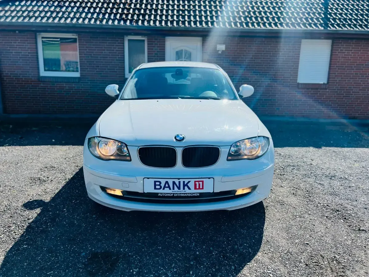 Gebraucht BMW 120 122 PS (89 kW) 2010 Weiß Kleinwagen