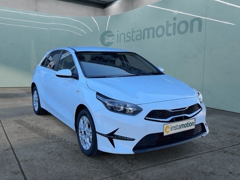 Weiß Neu 2024 Kia Ceed Vision Limousine | 23.448 € (Guter Preis) - Bild 1/4