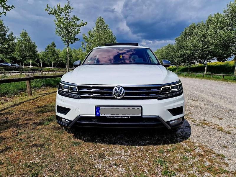 Weiß Gebraucht 2019 VW Tiguan Allspace Highline SUV | 27.999 € (Fairer Preis) - Bild 1/4