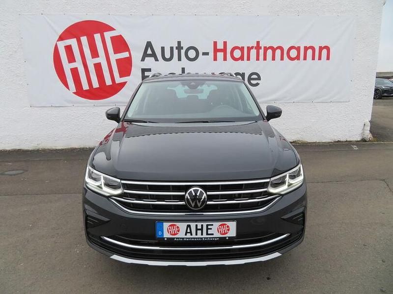 Gebraucht VW Tiguan Elegance 200 PS (147 kW) 2023 Uranograu SUV