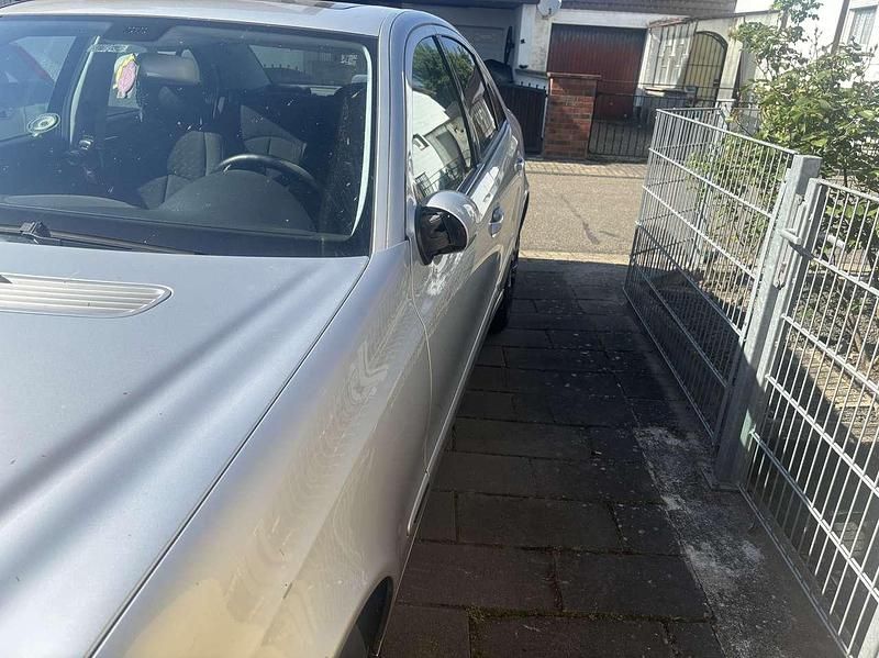Gebraucht 2004 Mercedes E220 Classic Limousine | 3.200 € (Guter Preis) - Bild 1/4