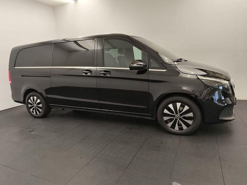 Gebraucht Mercedes V300 237 PS (174 kW) 2023 Obsidianschwarz metallic Van / Kleinbus