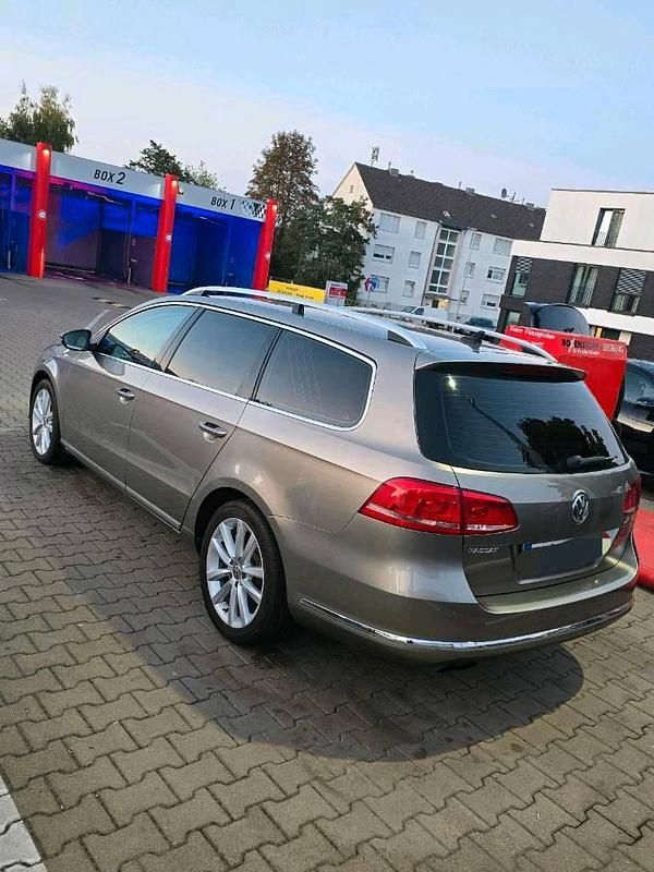 Usata VW Passat 140 CV (102 kW) 2012 Oro Station wagon