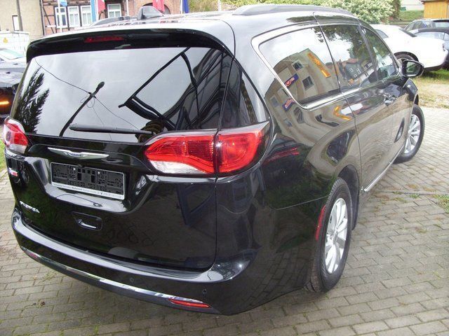 Gebraucht Chrysler Pacifica 291 PS (214 kW) 2017 Schwarz metallic SUV