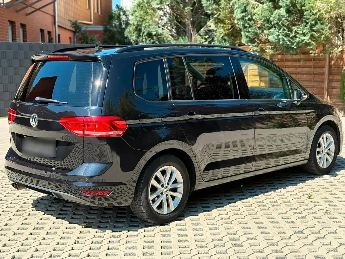 Gebraucht VW Touran Highline 150 PS (110 kW) 2016 Schwarz Van / Kleinbus
