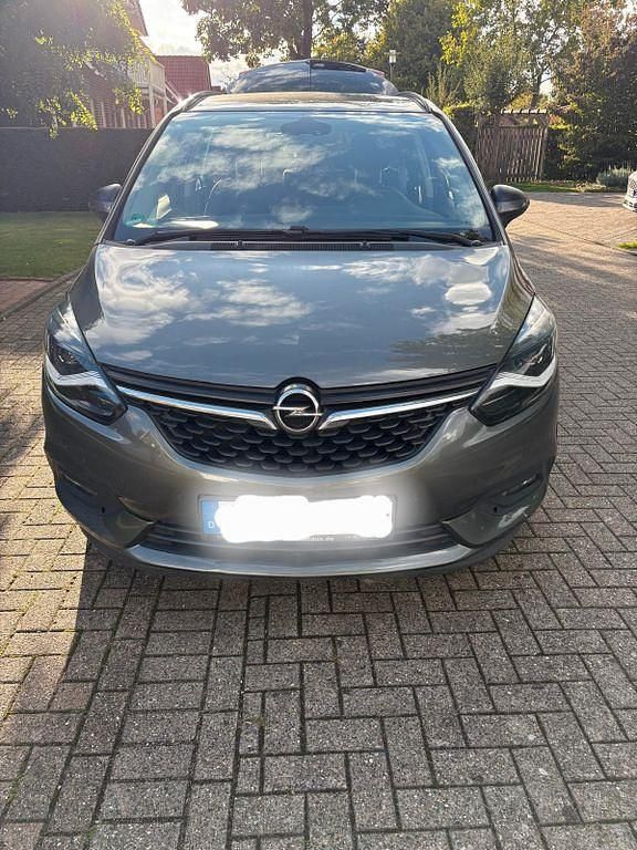 Grau Gebraucht 2018 Opel Zafira Tourer Van / Kleinbus | 11.000 € (Guter Preis) - Bild 1/4