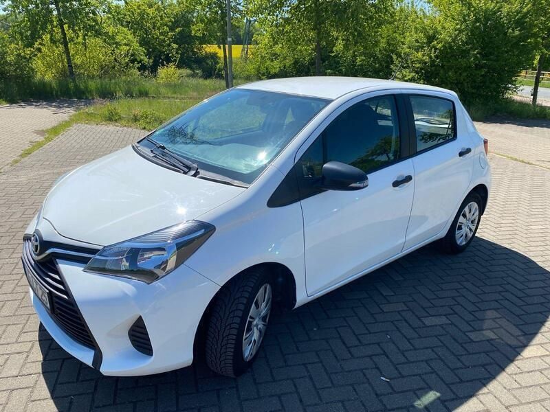 Weiß Gebraucht 2015 Toyota Yaris Kleinwagen | 4.500 € (Guter Preis) - Bild 1/4