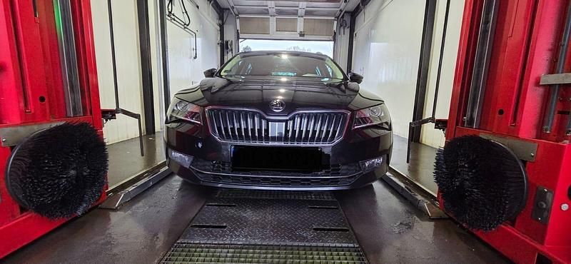 Gebraucht Skoda Superb 150 PS (110 kW) 2016 Schwarz Kombi