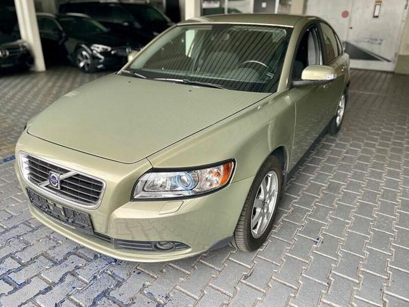 Grün Gebraucht 2009 Volvo S40 Kinetic Limousine | 6.490 € - Bild 1/4
