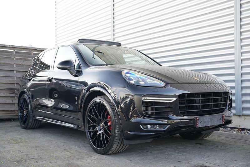 Schwarz Gebraucht 2016 Porsche Cayenne GTS Sport SUV | 46.900 € (Teuer) - Bild 1/4