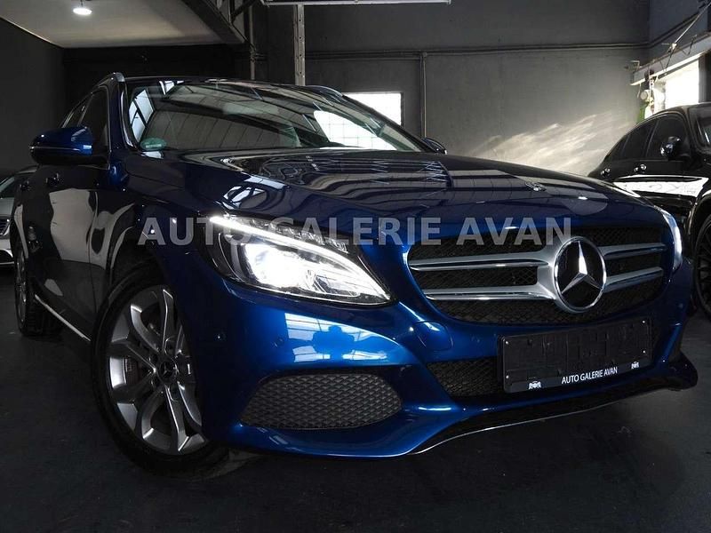 Blau Gebraucht 2018 Mercedes C180 AMG line Kombi | 19.690 € (Fairer Preis) - Bild 1/4