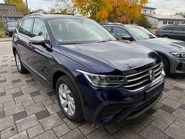 Blau Gebraucht 2022 VW Tiguan Allspace Life SUV | 33.980 € (Fairer Preis) - Bild 1/4
