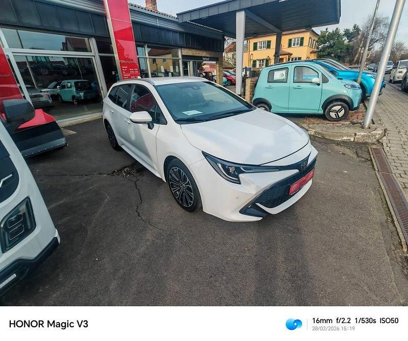 Gebraucht Toyota Corolla Team 116 PS (85 kW) 2021 Super (pure) white ii Kombi
