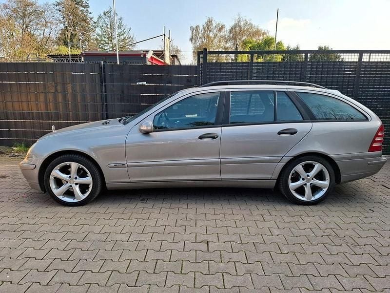 Gebraucht Mercedes C220 Classic 143 PS (105 kW) 2002 Limousine
