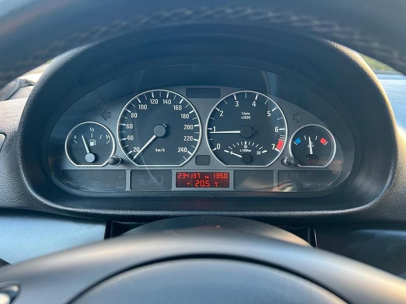 Silber Gebraucht 2004 BMW 318 Basis Limousine | 1.700 € (Guter Preis) - Bild 1/4