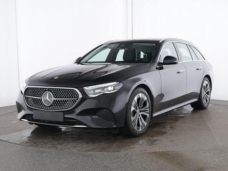 Schwarz Gebraucht 2024 Mercedes E300 Avantgarde Limousine | 46.990 € (Guter Preis) - Bild 1/4