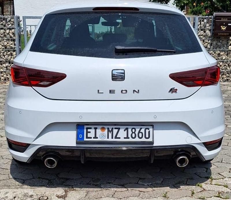Weiß Gebraucht 2017 Seat Leon FR Limousine | 12.350 € (Fairer Preis) - Bild 1/4