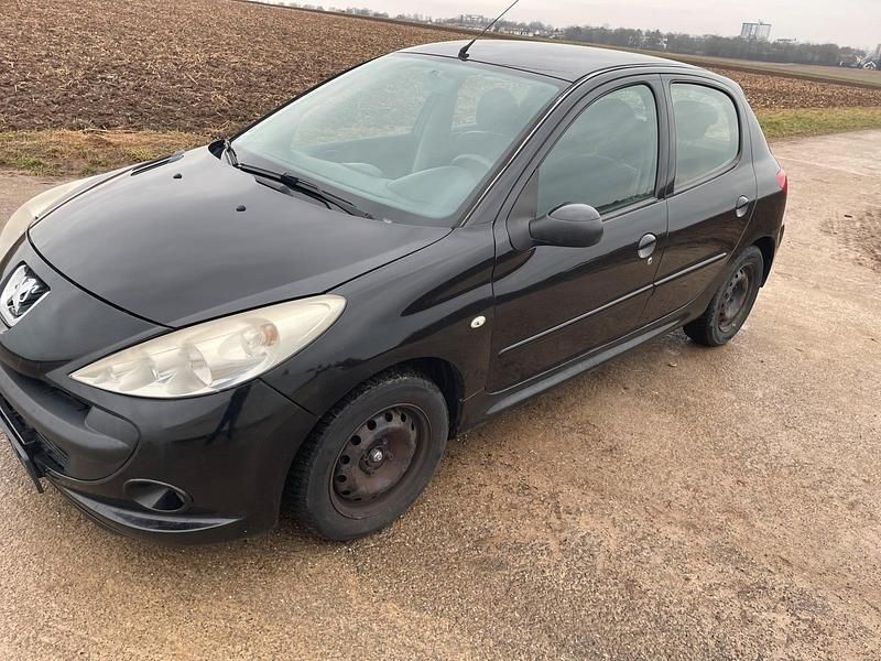 Gebraucht Peugeot 206+ 75 PS (55 kW) 2010 Schwarz Kleinwagen
