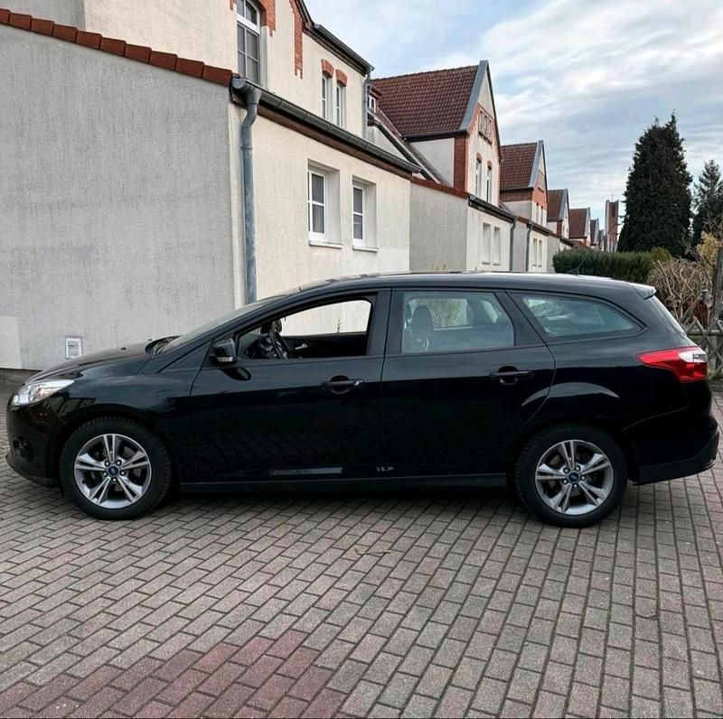 Second-hand Ford Focus 101 CP (74 kW) 2014 Negru Break