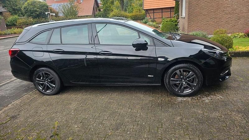 Schwarz Gebraucht 2021 Opel Astra Kombi | 12.500 € (Etwas zu teuer) - Bild 1/4