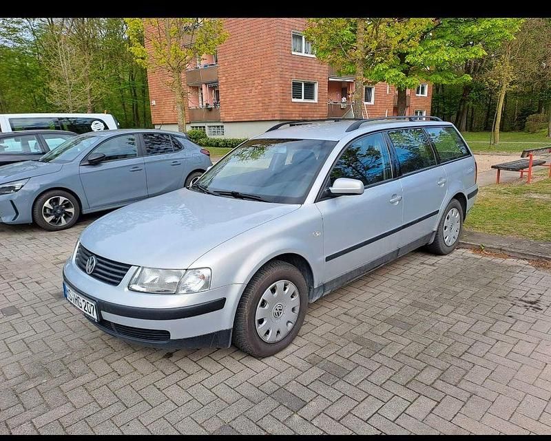 Second-hand VW Passat Basis 90 CP (66 kW) 2000 Argintiu Break