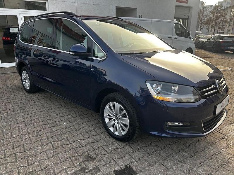 Gebraucht VW Sharan 150 PS (110 kW) 2019 Blau Van / Kleinbus