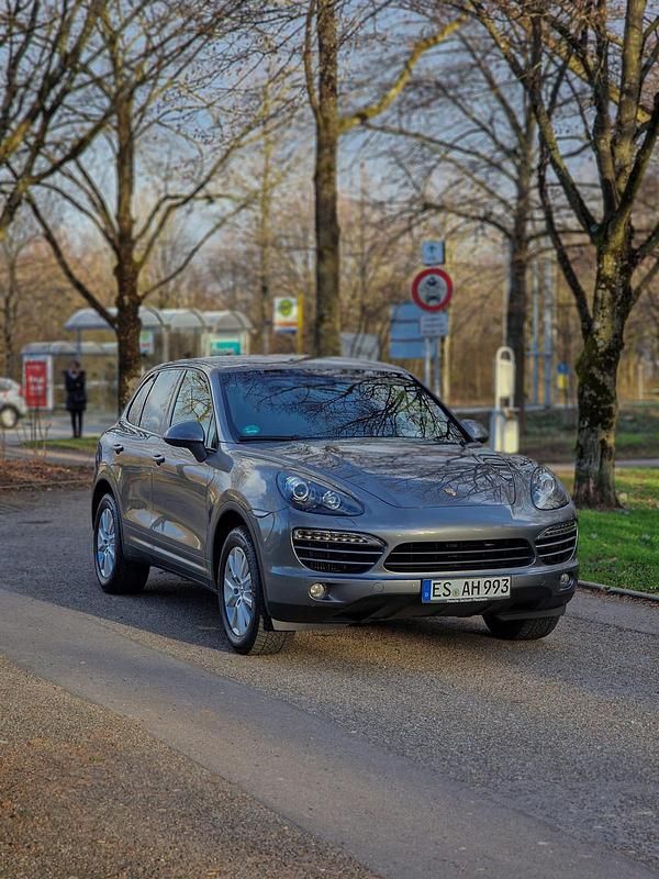 Grau Gebraucht 2012 Porsche Cayenne SUV | 16.500 € (Superpreis) - Bild 1/4