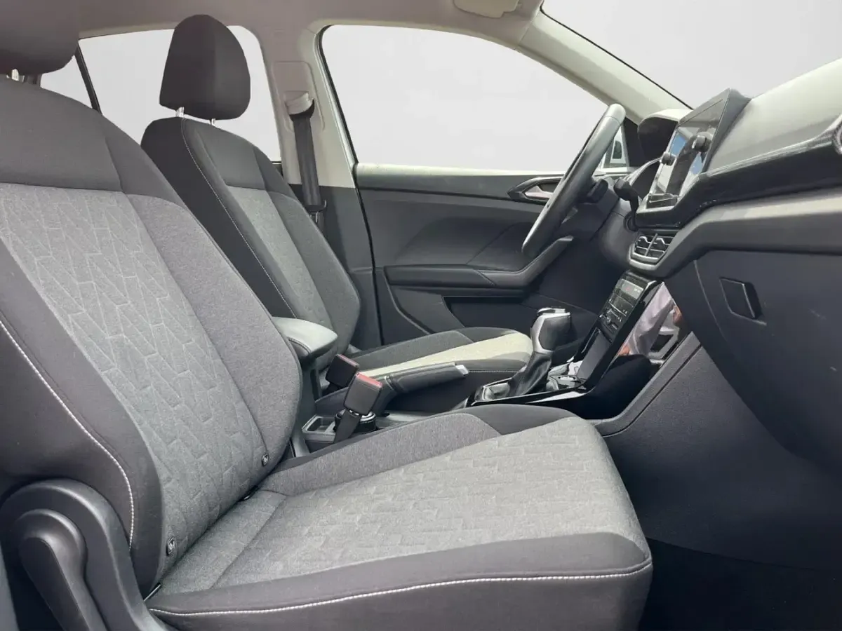 Gebraucht VW T-Cross Life 116 PS (85 kW) 2025 Reflexsilber metallic (metallic) SUV