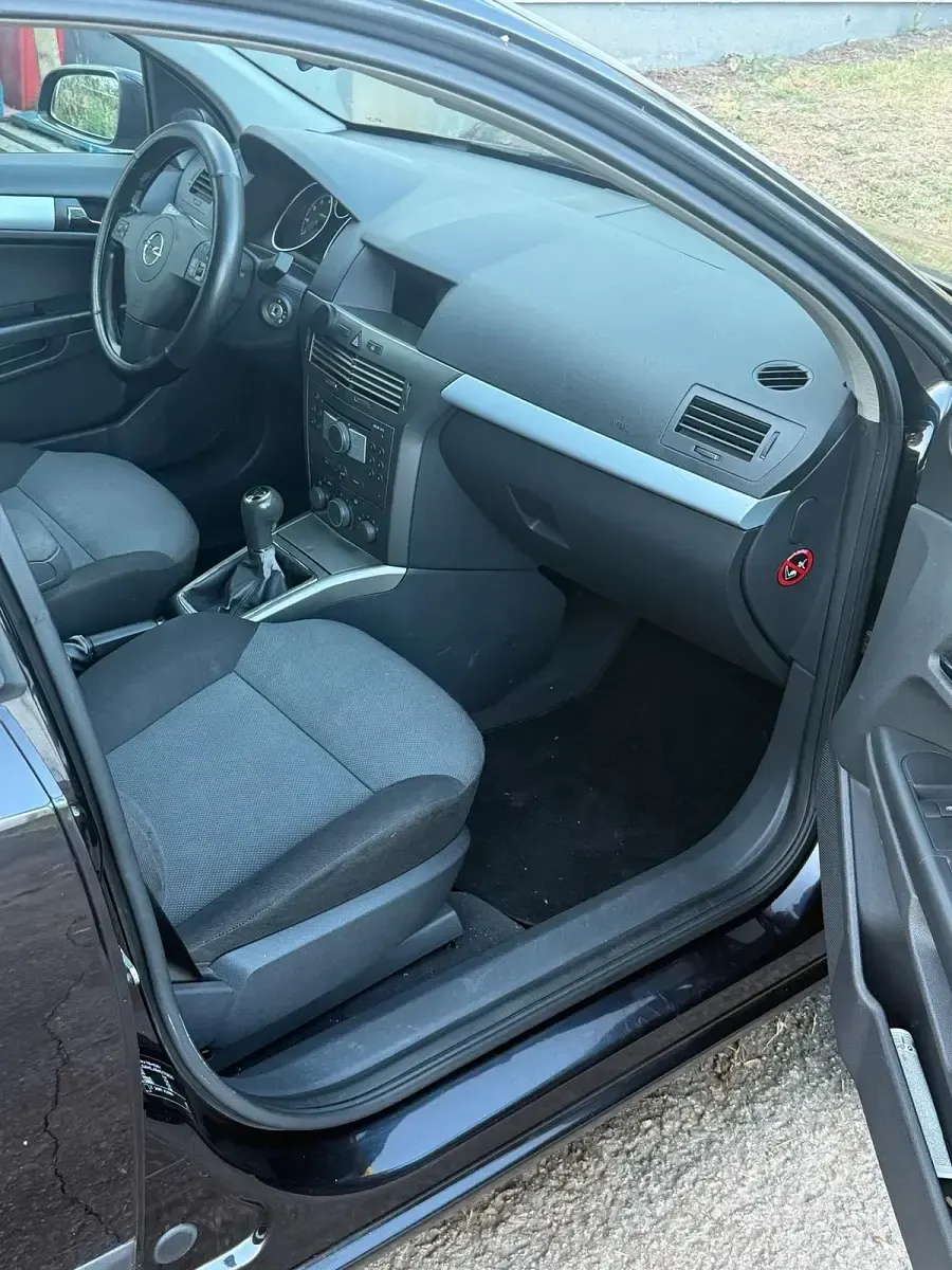Gebraucht Opel Astra 125 PS (91 kW) 2004 Schwarz Limousine