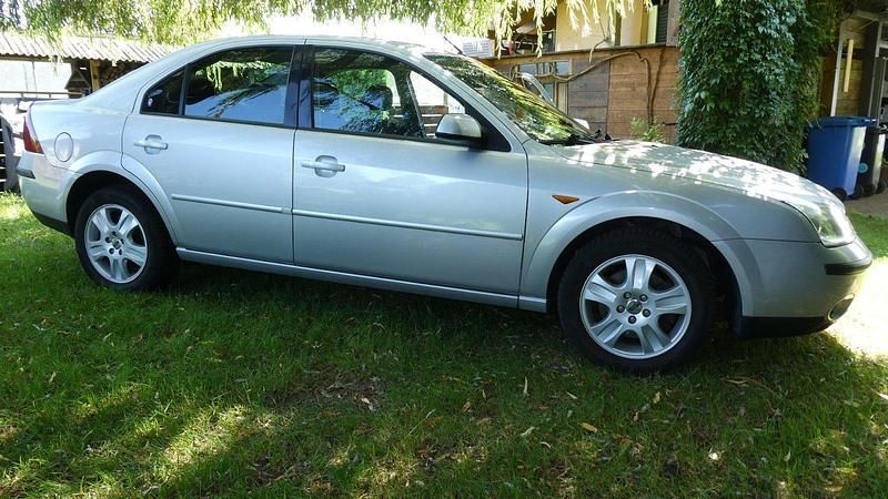 Silber Gebraucht 2002 Ford Mondeo Limousine | 2.222 € (Fairer Preis) - Bild 1/4