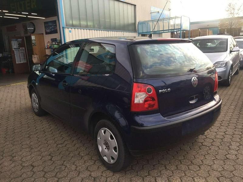 Gebraucht VW Polo Basis 54 PS (39 kW) 2002 Blau metallic Kleinwagen