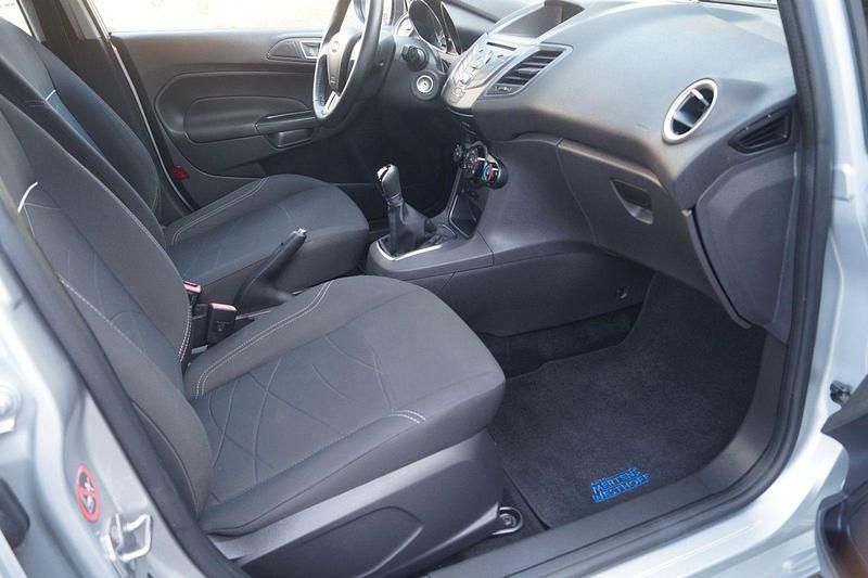 Gebraucht Ford Fiesta Trend 82 PS (60 kW) 2015 Silber Kleinwagen