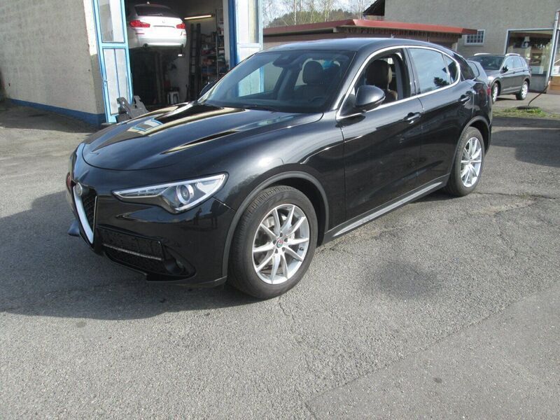 Andere Gebraucht 2017 Alfa Romeo Stelvio Super SUV | 14.900 € - Bild 1/4