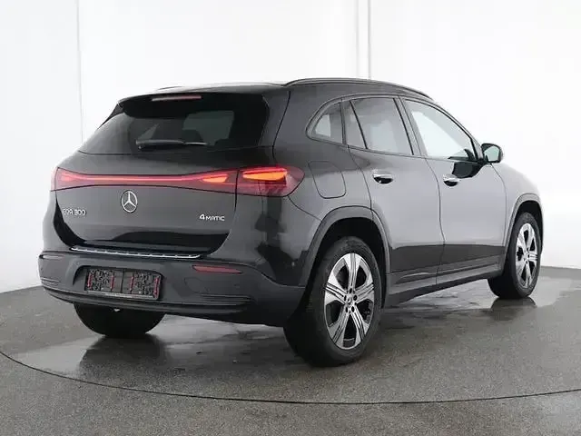 Używany Mercedes EQA300 Night 167 kW (228 KM) 2024 Czarny SUV