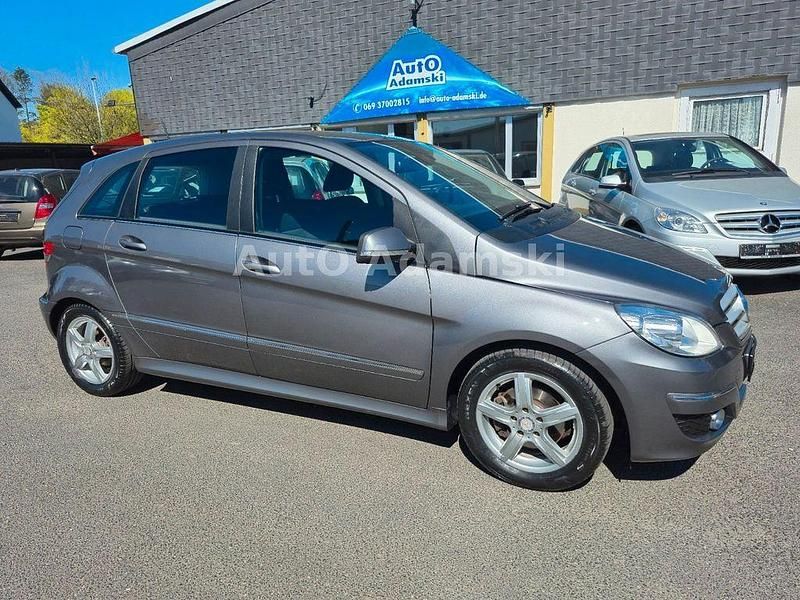 Gebraucht Mercedes B200 136 PS (100 kW) 2011 Grau Van / Kleinbus