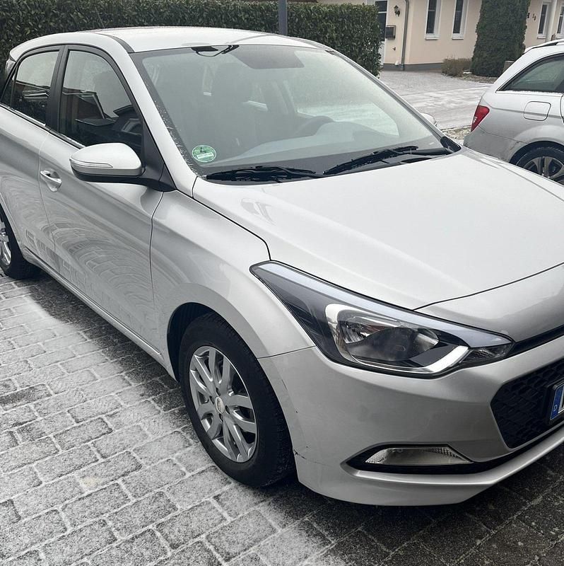 Gebraucht Hyundai i20 Active 75 PS (55 kW) 2017 Grau Kleinwagen