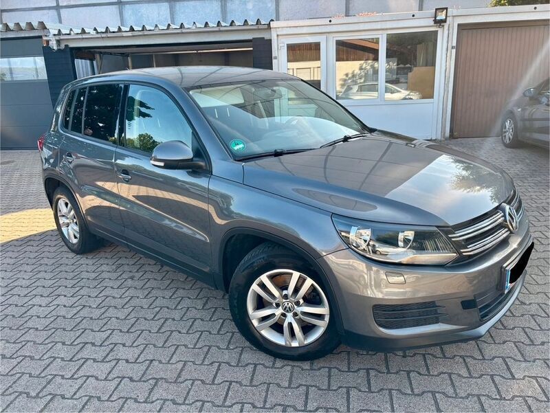Grau Gebraucht 2013 VW Tiguan Trendline SUV | 8.290 € (Guter Preis) - Bild 1/4