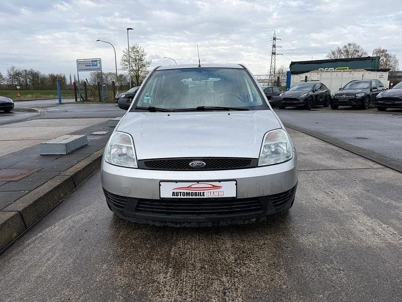Gebraucht Ford Fiesta Ambiente 60 PS (44 kW) 2002 Silber Kleinwagen