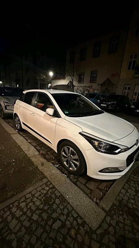 Gebraucht Hyundai i20 84 PS (61 kW) 2017 Weiß Kleinwagen