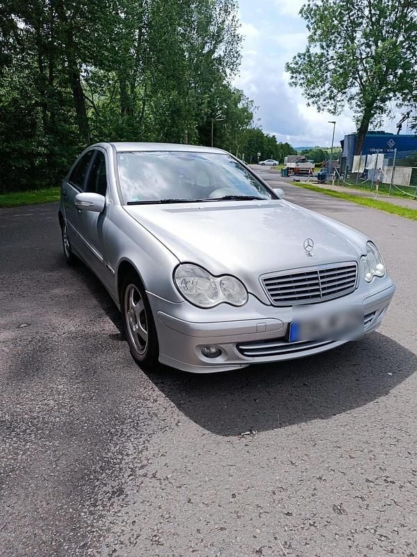 Silber Gebraucht 2005 Mercedes C220 Coupé | 3.490 € (Etwas zu teuer) - Bild 1/4