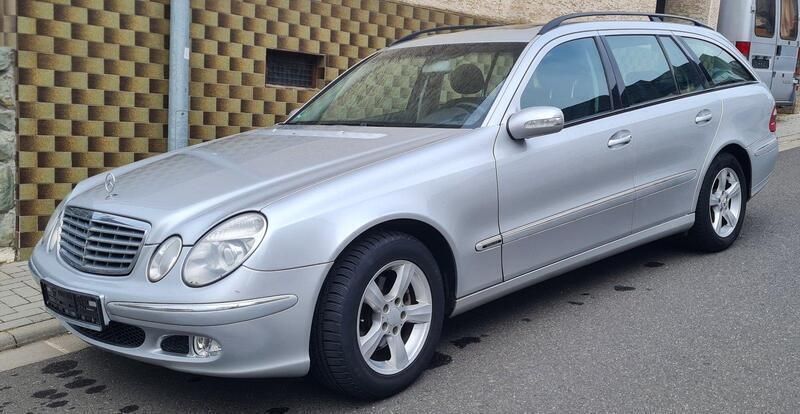 Silber Gebraucht 2003 Mercedes E240 Kombi | 5.790 € (Fairer Preis) - Bild 1/4