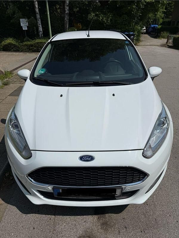 Gebraucht Ford Fiesta Trend 101 PS (74 kW) 2017 Weiß Kleinwagen