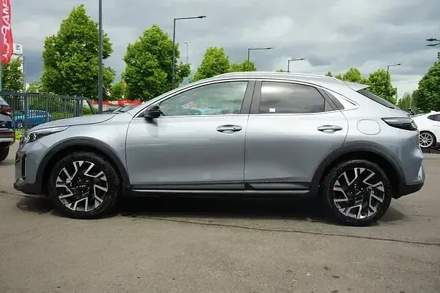 Neu Kia XCeed 179 PS (131 kW) 2026 Lunarsilbermet. SUV