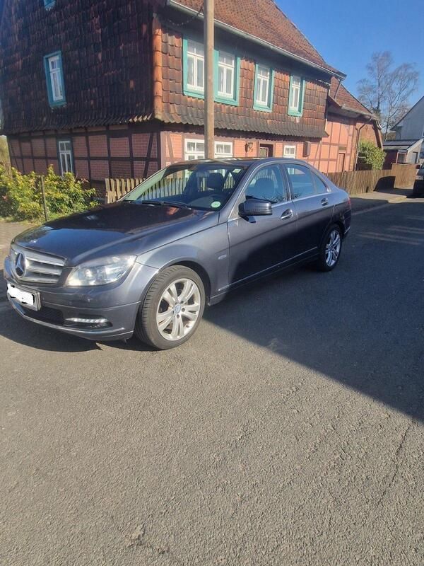 Grau Gebraucht 2010 Mercedes C180 Limousine | 5.000 € - Bild 1/4