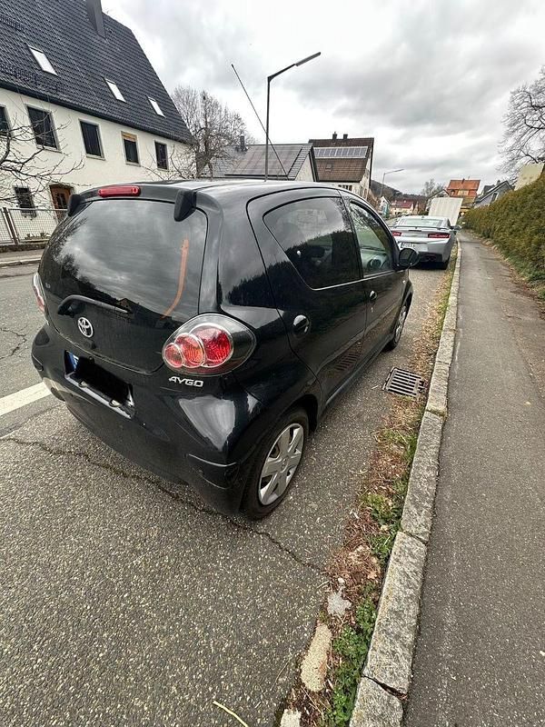 Gebraucht Toyota Aygo City 68 PS (50 kW) 2011 Schwarz Kleinwagen