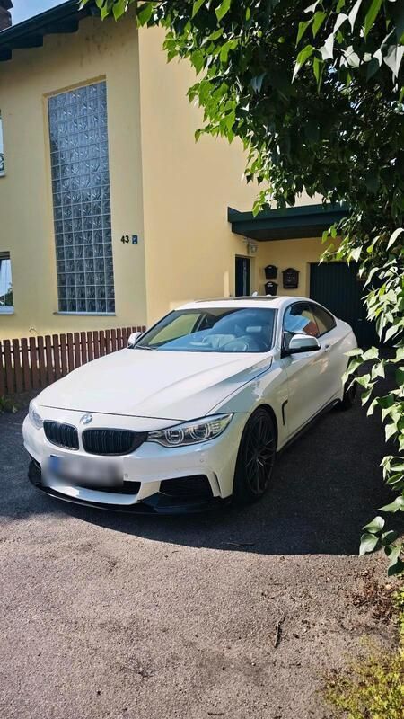 Weiß Gebraucht 2015 BMW 435 Sport Line Coupé | 18.900 € (Guter Preis) - Bild 1/3