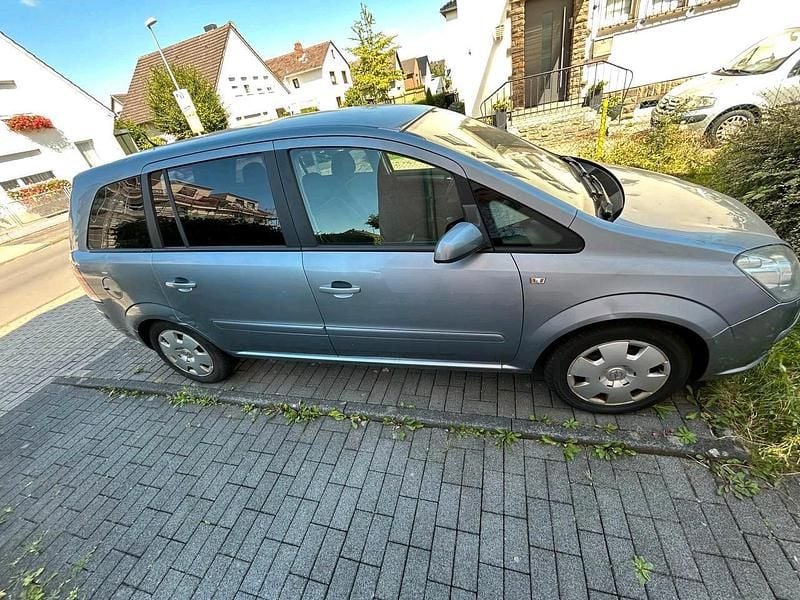 Silber Gebraucht 2006 Opel Zafira Van / Kleinbus | 700 € (Superpreis) - Bild 1/4