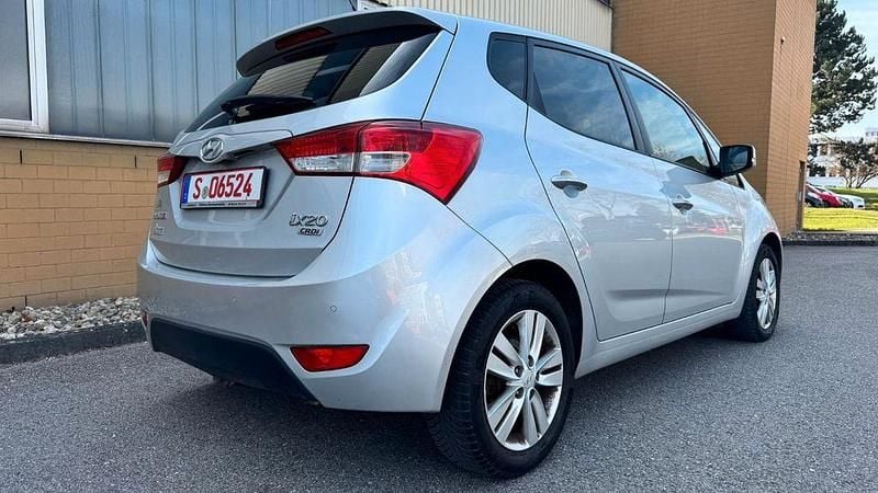 Gebraucht Hyundai ix20 116 PS (85 kW) 2016 Silber Kleinwagen