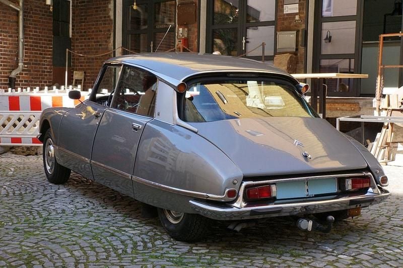 Grau Gebraucht 1976 Citroën DS Limousine | 20.000 € - Bild 1/4